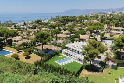 Ny, modern och lyxig Villa i Los Monteros, bara steg från stranden