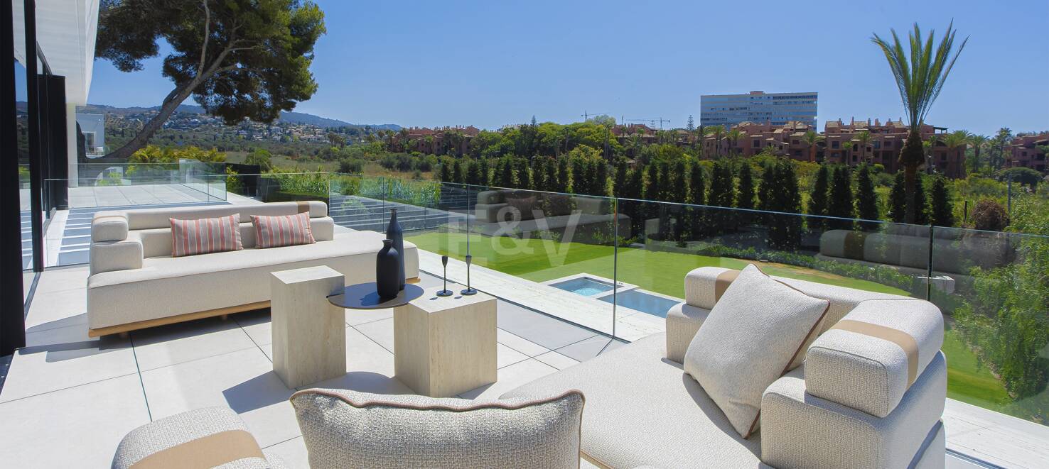Ny, modern och lyxig Villa i Los Monteros, bara steg från stranden