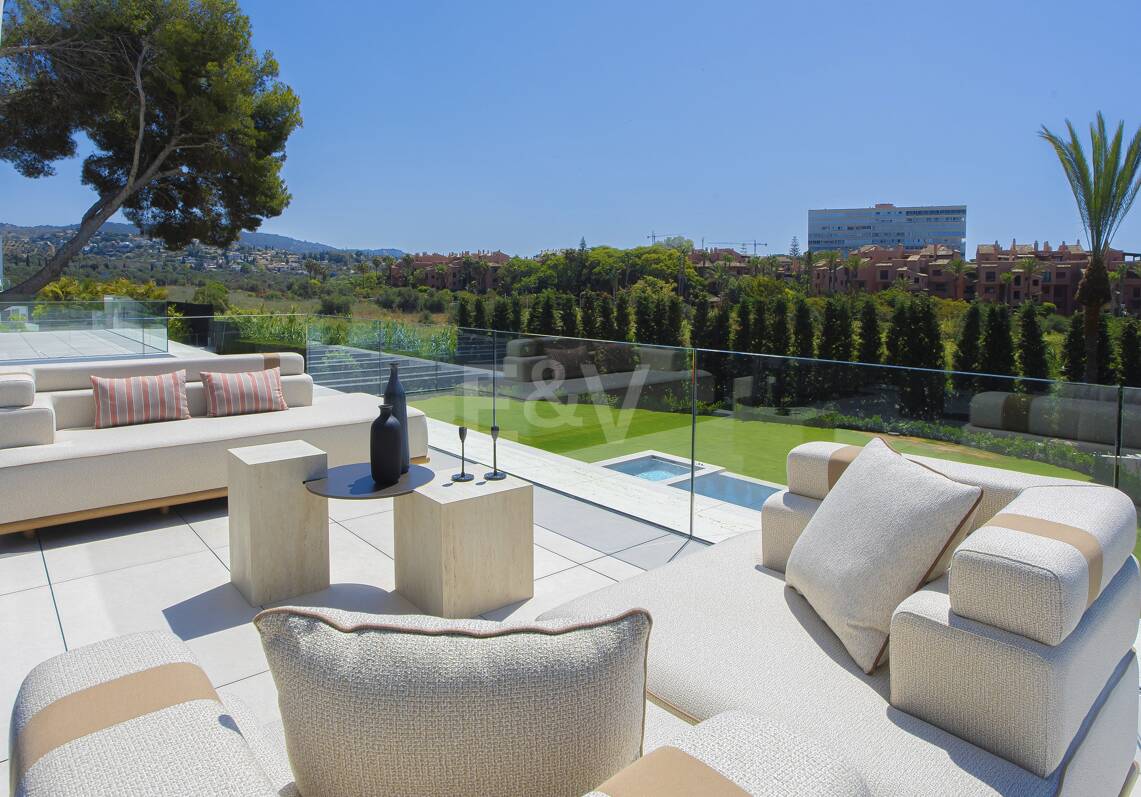 Villa neuve, moderne et luxueuse à Los Monteros, à quelques pas de la plage