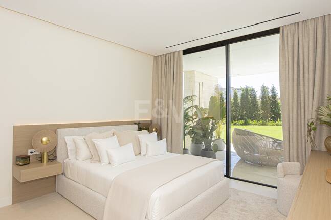 Ny, modern och lyxig Villa i Los Monteros, bara steg från stranden