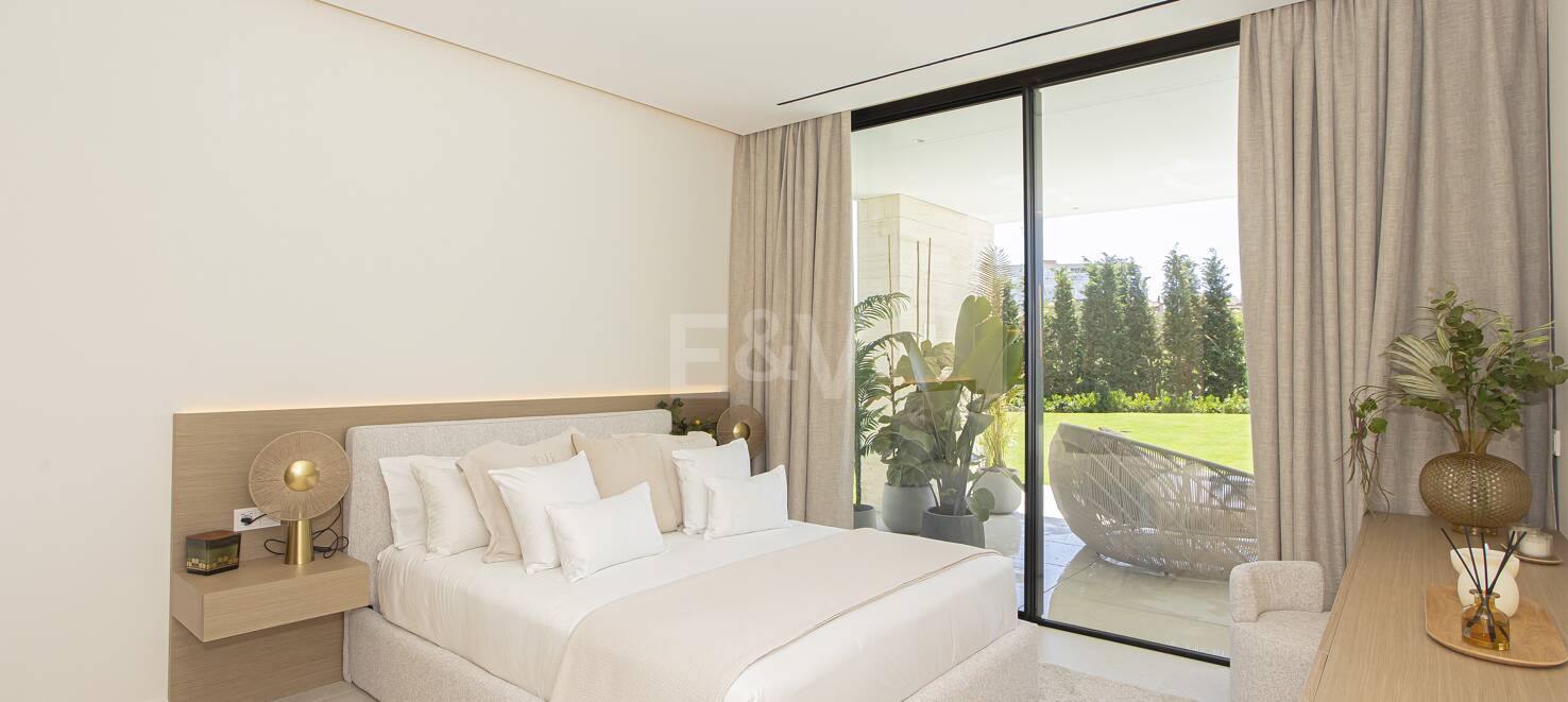 Ny, modern och lyxig Villa i Los Monteros, bara steg från stranden