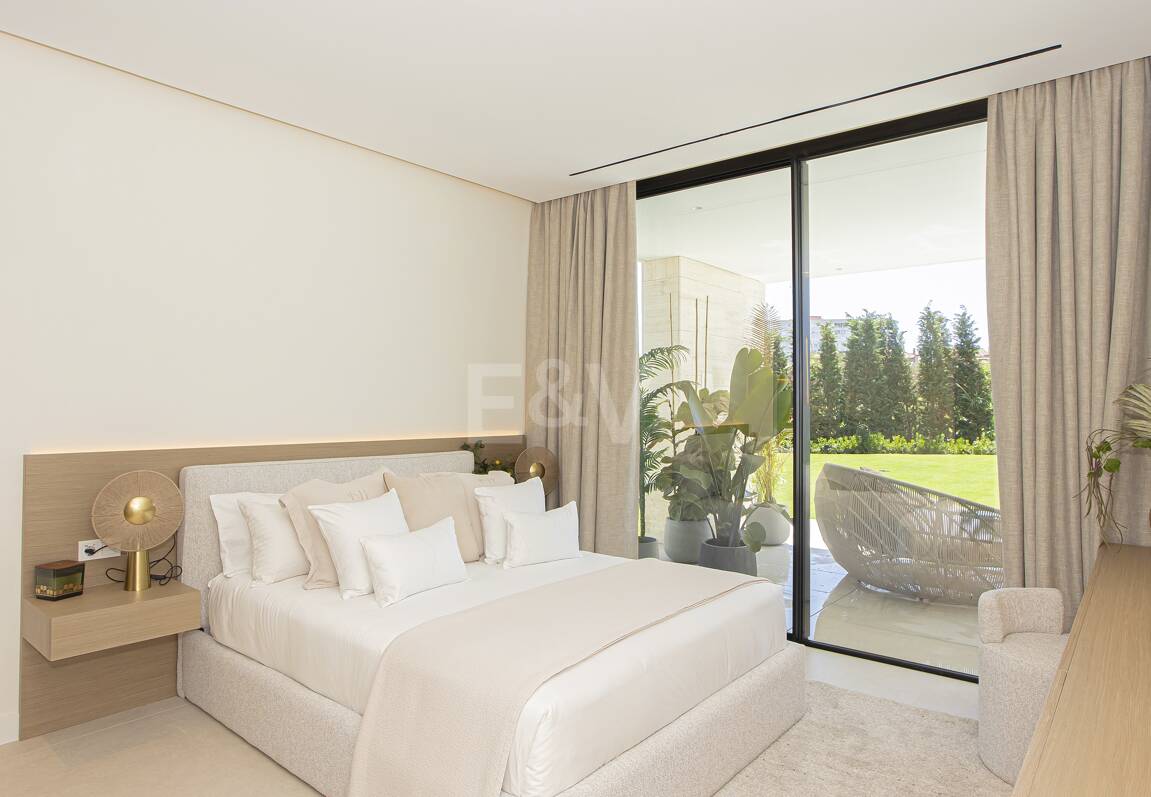 Ny, modern och lyxig Villa i Los Monteros, bara steg från stranden