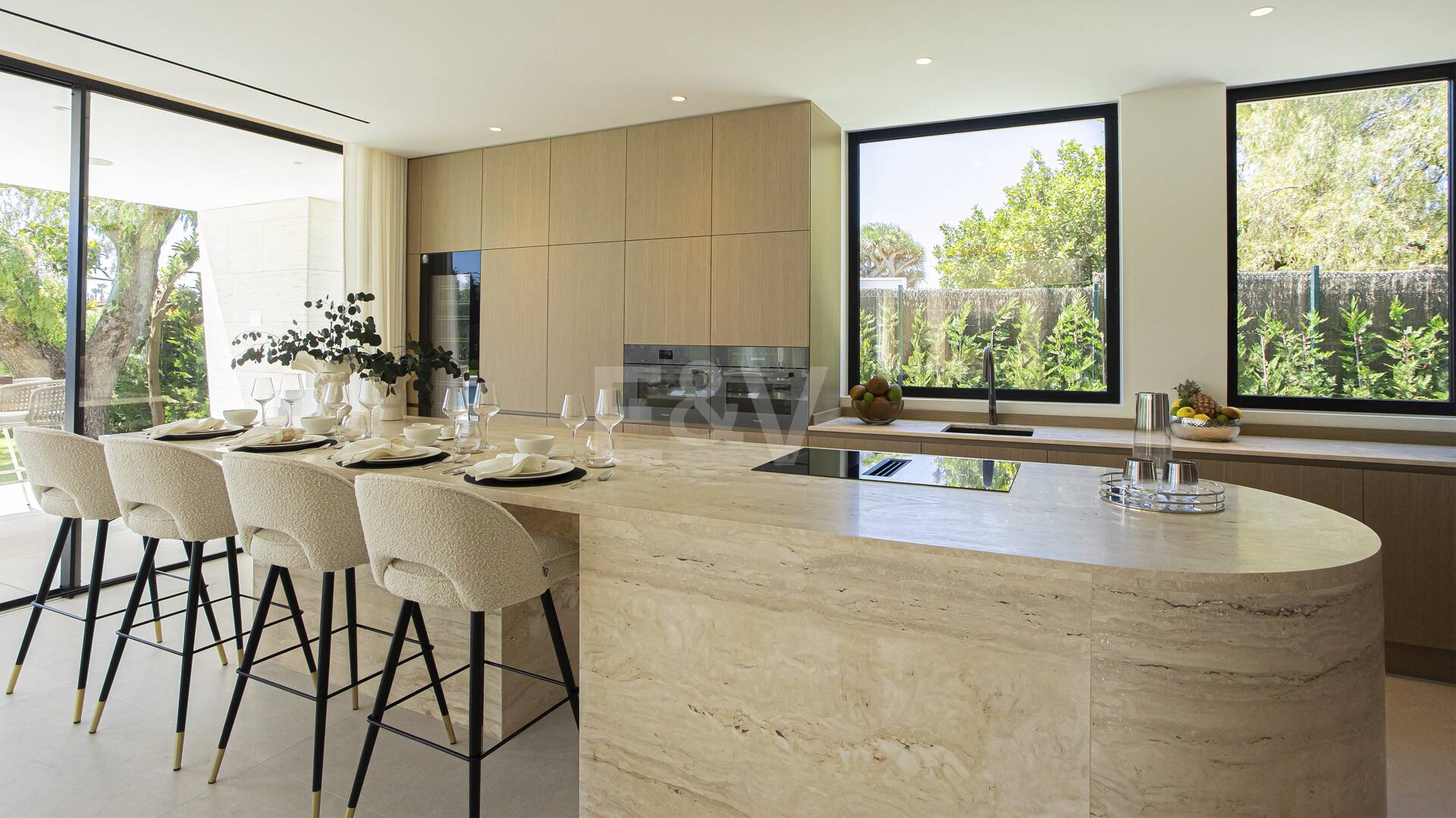 Ny, modern och lyxig Villa i Los Monteros, bara steg från stranden