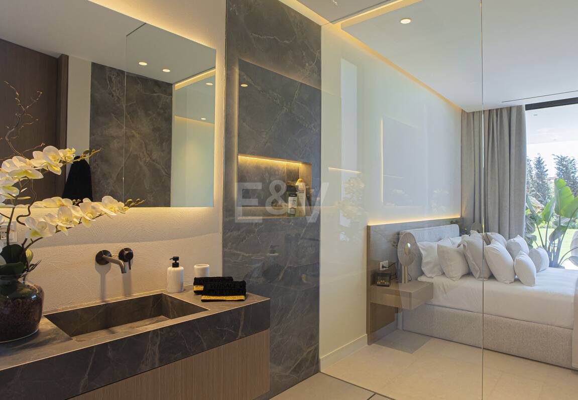 Ny, modern och lyxig Villa i Los Monteros, bara steg från stranden