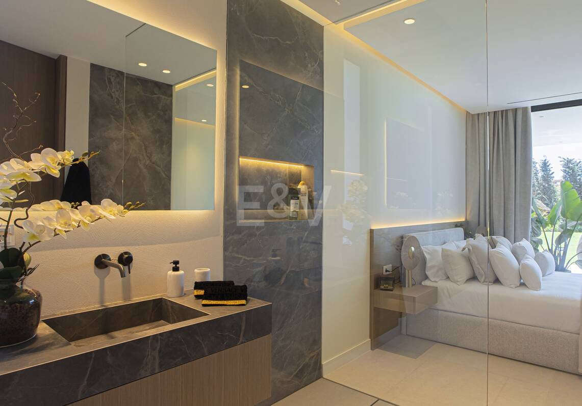 Villa neuve, moderne et luxueuse à Los Monteros, à quelques pas de la plage