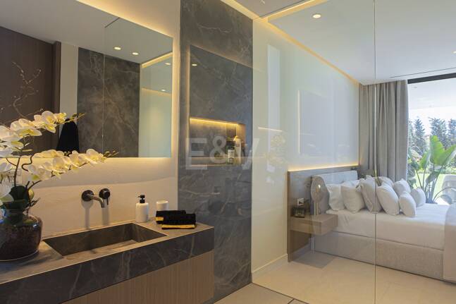 Ny, modern och lyxig Villa i Los Monteros, bara steg från stranden