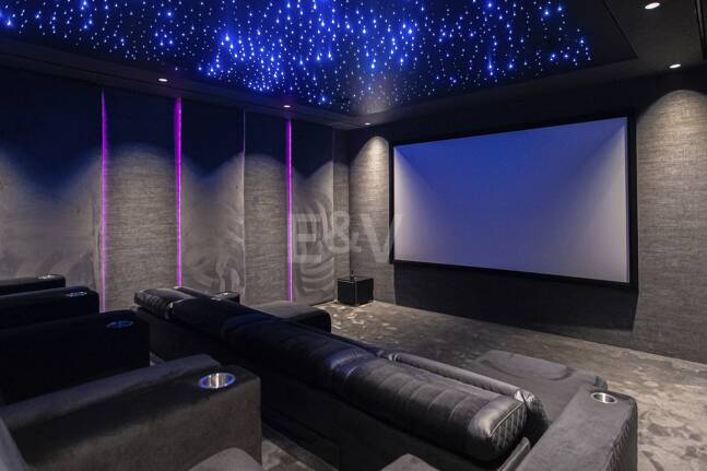 Ny, modern och lyxig Villa i Los Monteros, bara steg från stranden