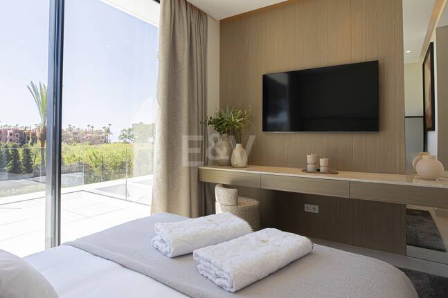 Ny, modern och lyxig Villa i Los Monteros, bara steg från stranden