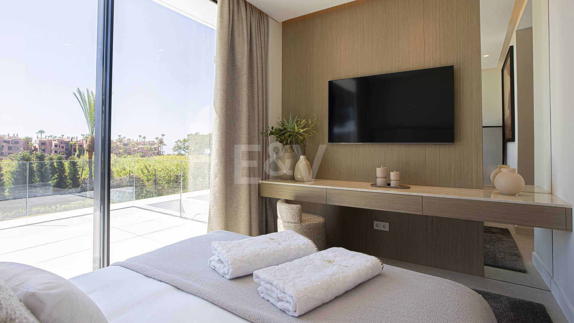 Ny, modern och lyxig Villa i Los Monteros, bara steg från stranden