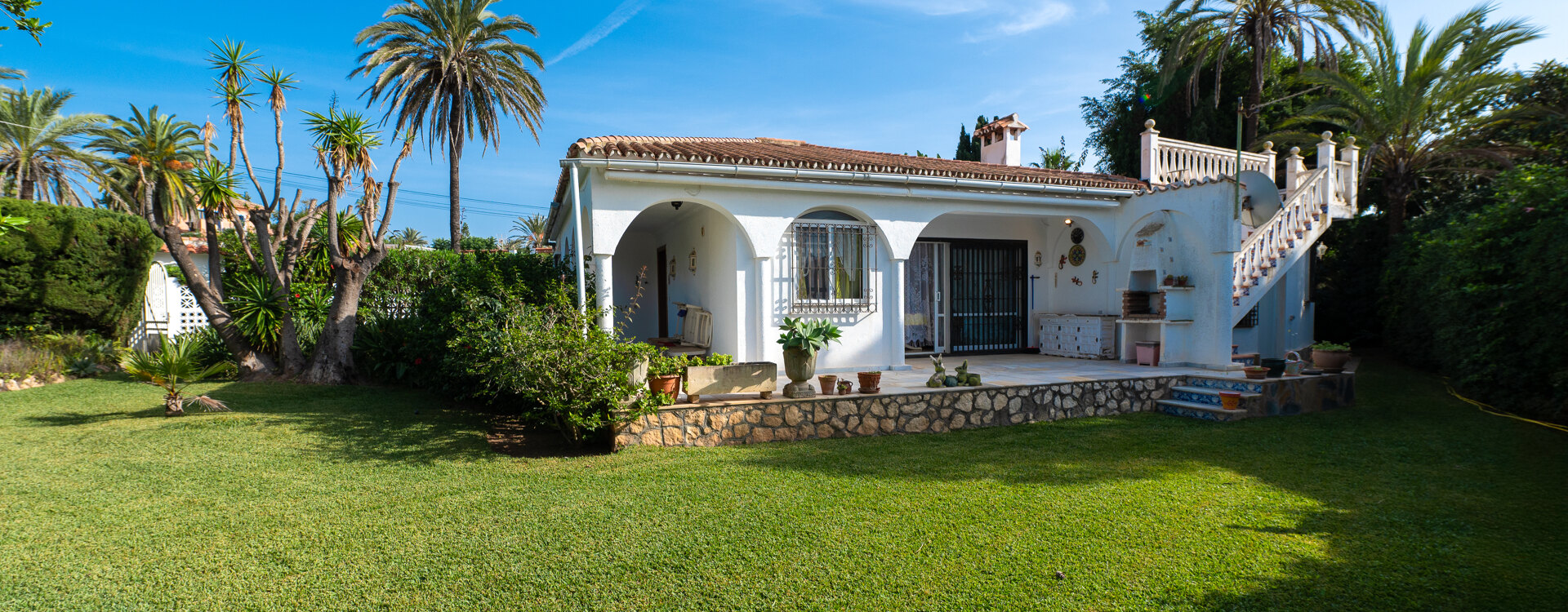 Investment opportunity! Marbesa Bungalow Just 150 metres from the Beach