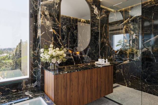 A State-of-the-Art Penthouse with Breathtaking Views close to the Beach