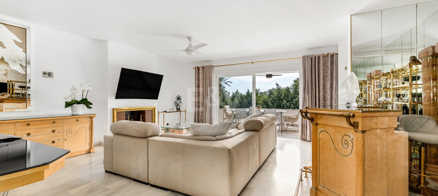 Elegant frontline golf apartment in Las Brisas with stunning views