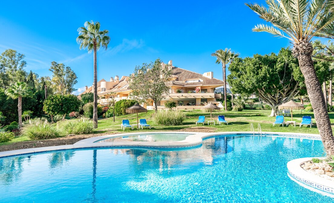 Elegant frontline golf apartment in Las Brisas with stunning views