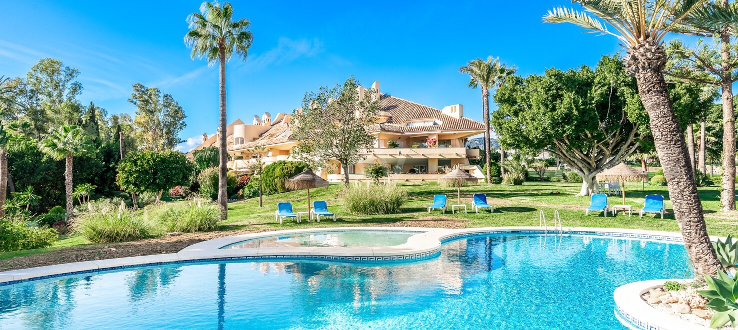 Elegant frontline golf apartment in Las Brisas with stunning views