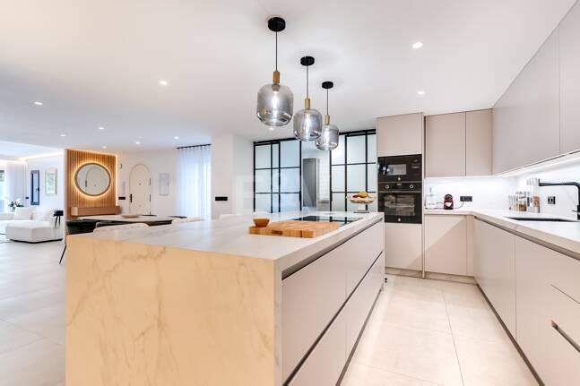 Impeccable Luxury Apartment in Kings Hills, Golden Mile