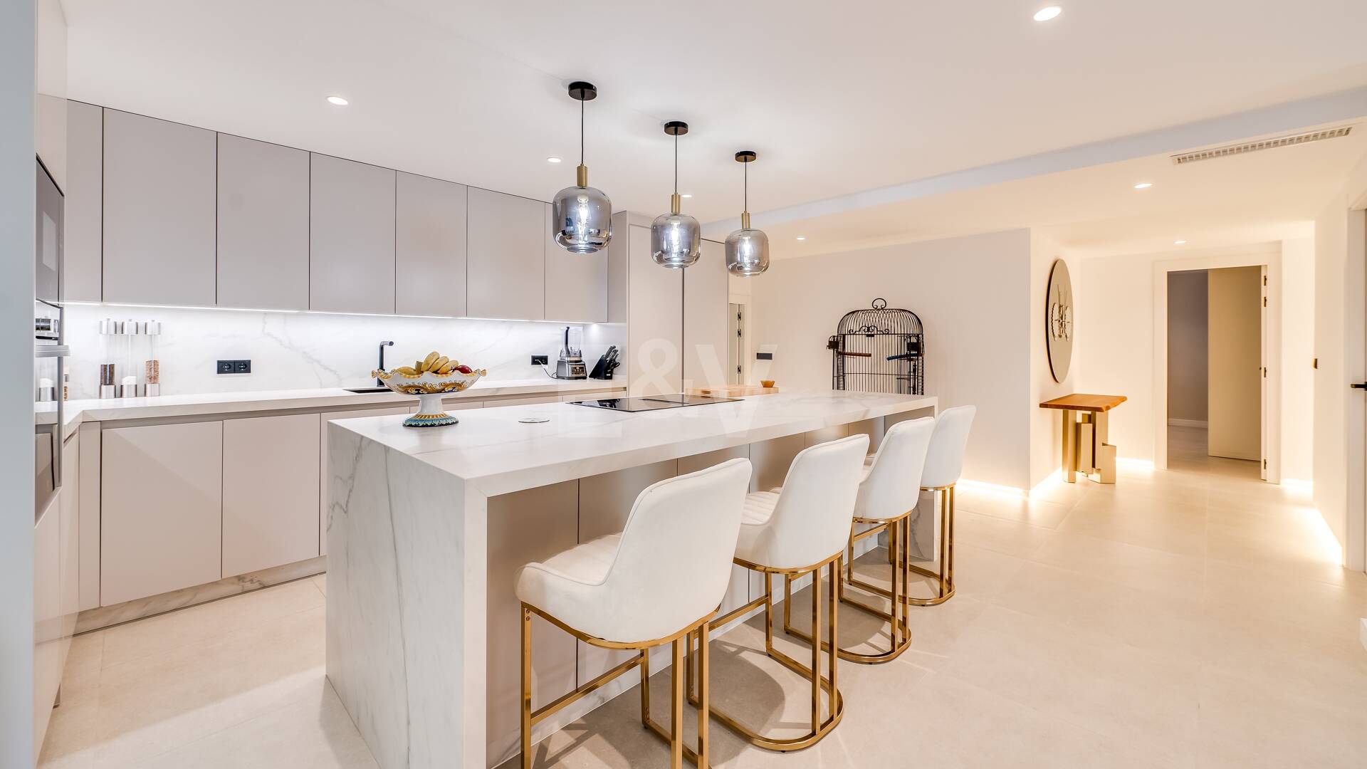 Nieskazitelny luksusowy apartament w Kings Hills, Golden Mile