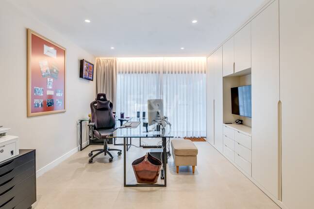 Impeccable Luxury Apartment in Kings Hills, Golden Mile