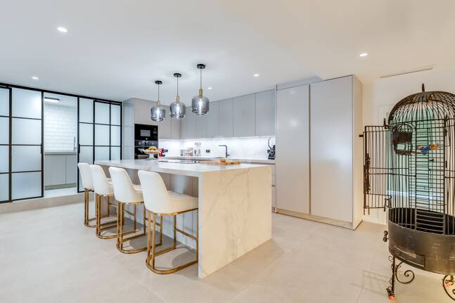 Impeccable Luxury Apartment in Kings Hills, Golden Mile