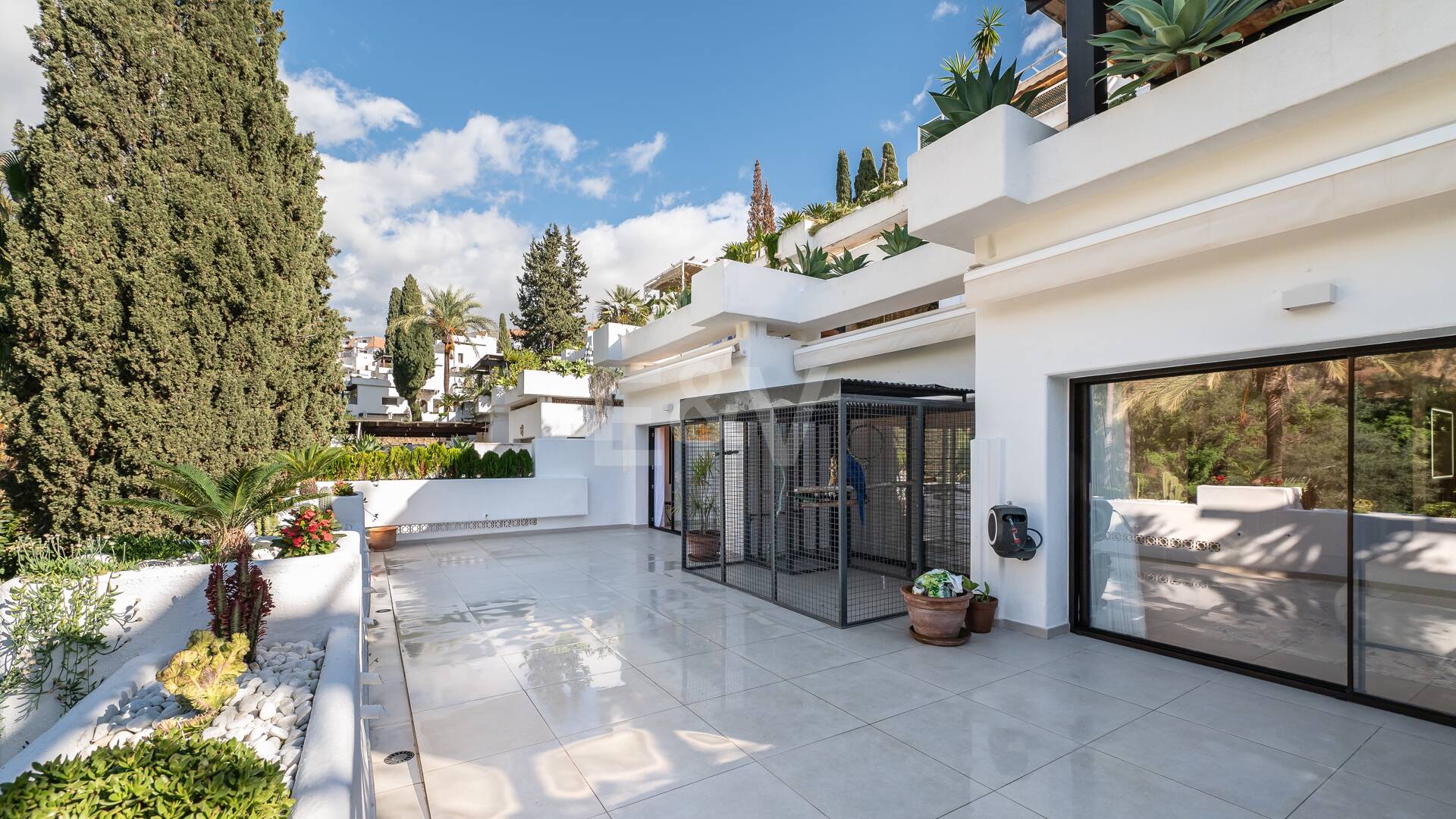 Nieskazitelny luksusowy apartament w Kings Hills, Golden Mile