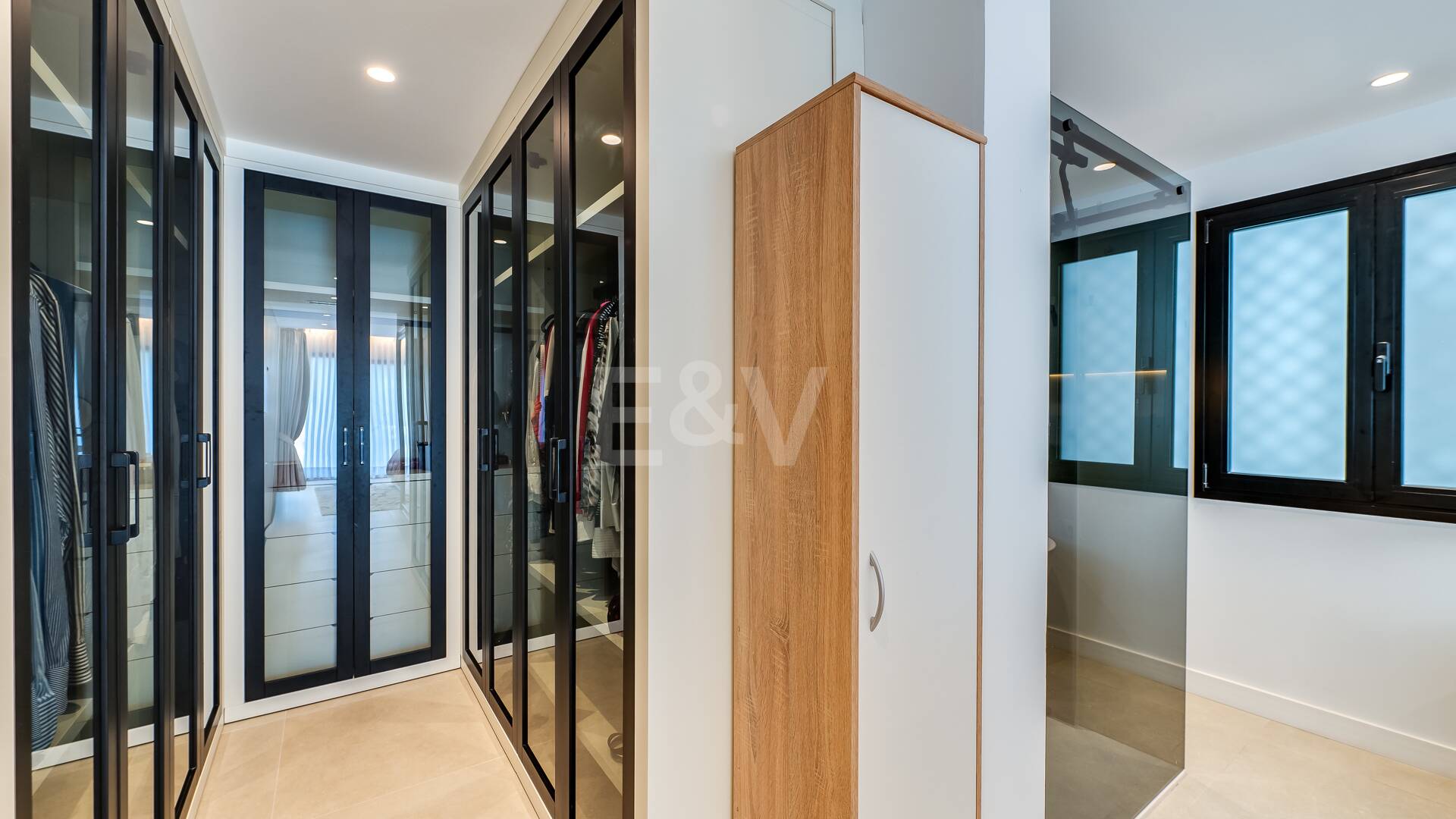 Impeccable Luxury Apartment in Kings Hills, Golden Mile