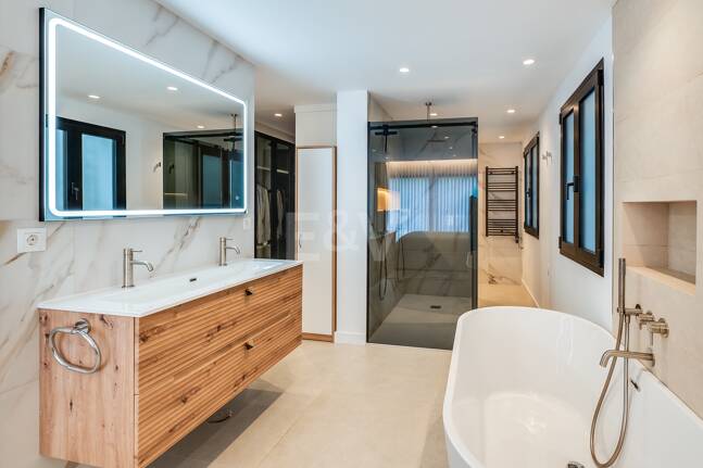 Impeccable Luxury Apartment in Kings Hills, Golden Mile