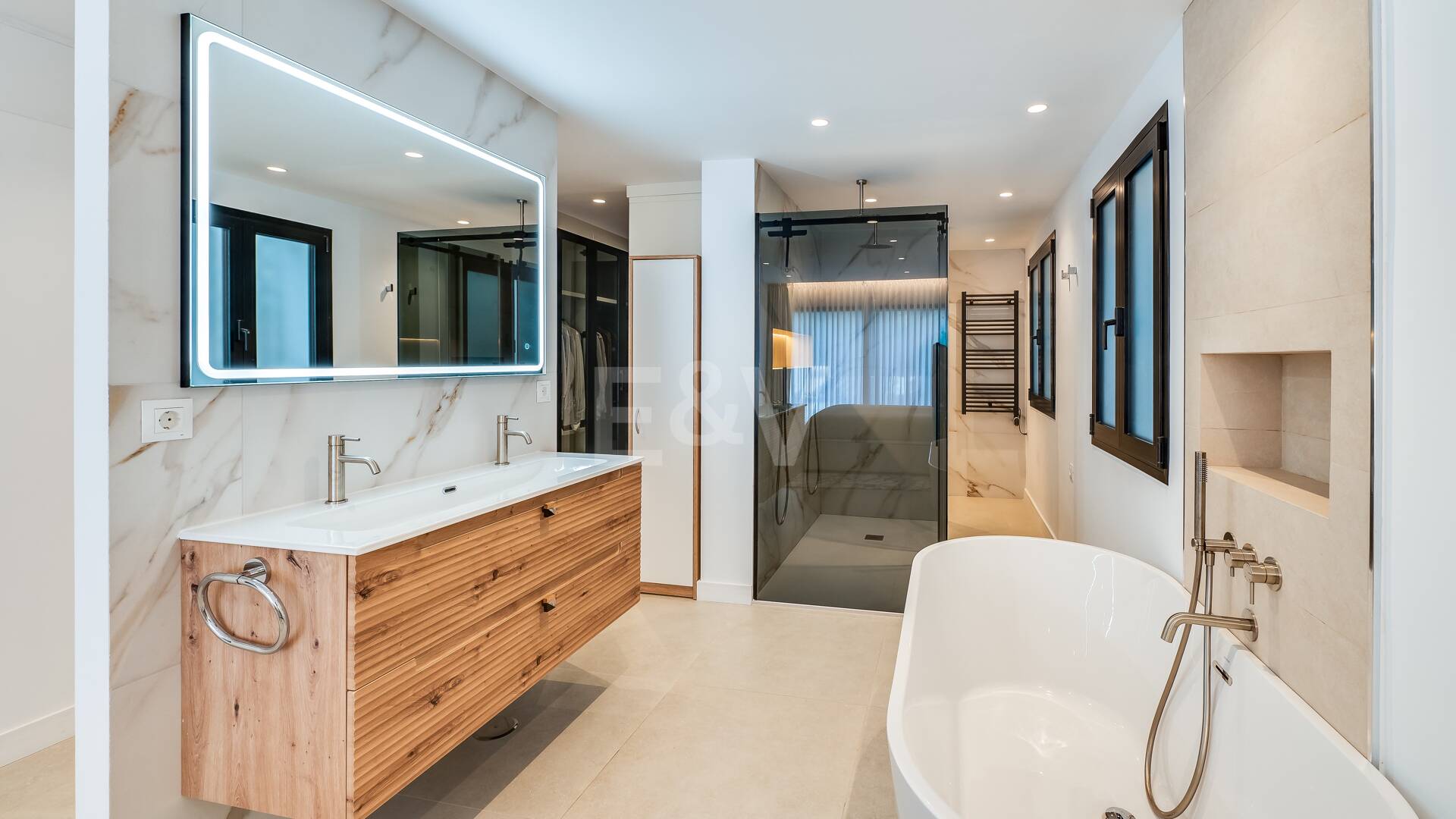 Impeccable Luxury Apartment in Kings Hills, Golden Mile