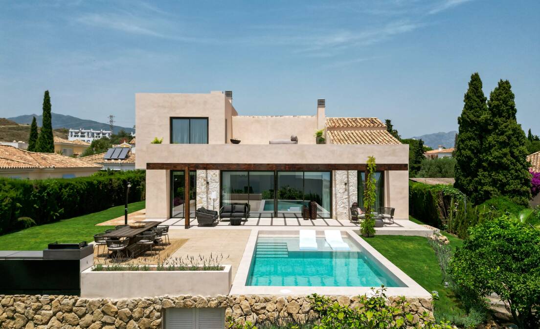 Modern 4-Bedroom Villa with Sea Views in Paraiso Alto