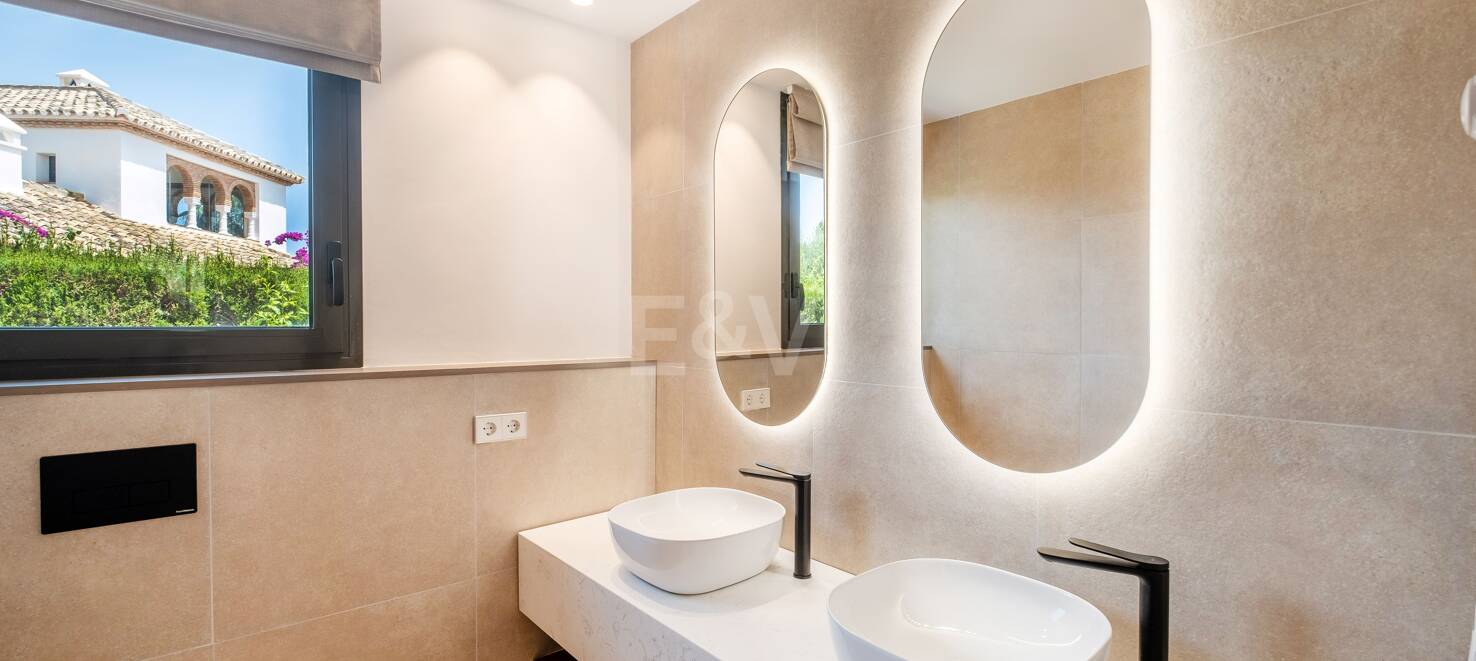 Modern 4 sovrum Villa med havsutsikt i Paraiso Alto