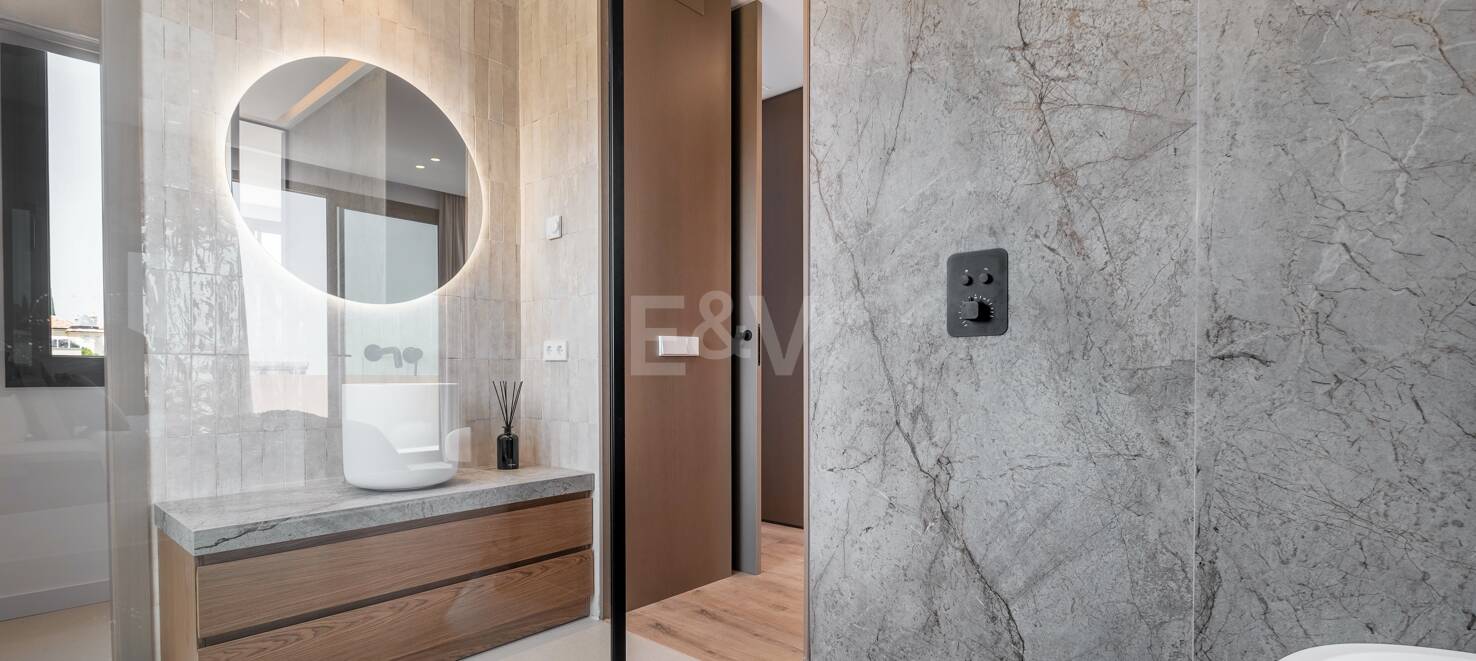 Modern 4 sovrum Villa med havsutsikt i Paraiso Alto