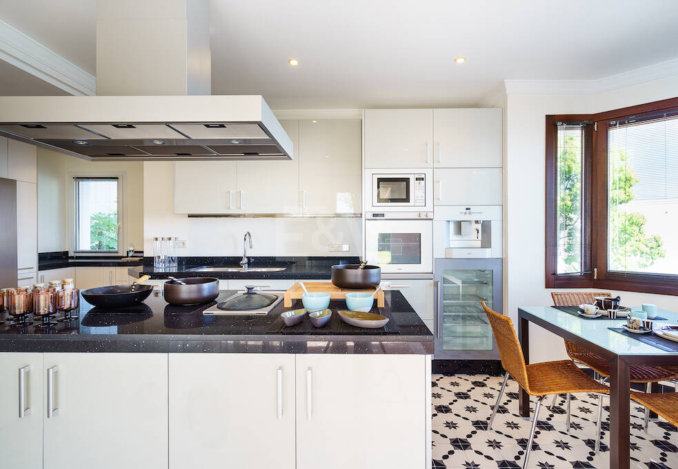 Magnificent villa with panoramic views