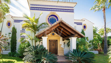 Prächtige Villa im Golftal mit Panoramablick