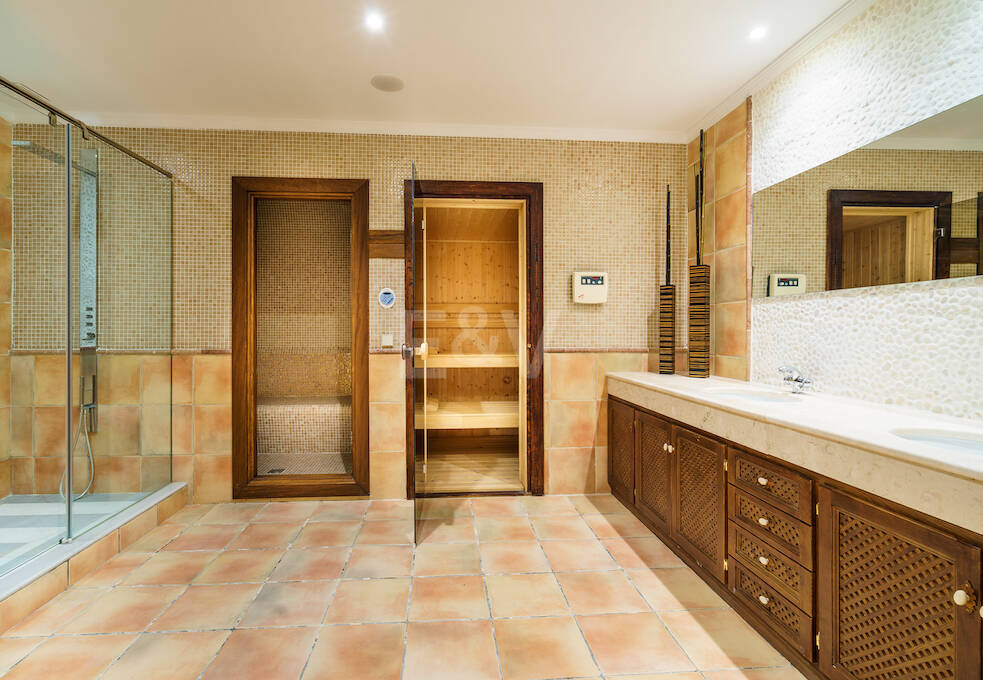 Magnificent villa with panoramic views