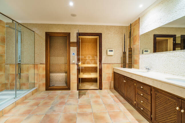 Magnificent villa with panoramic views