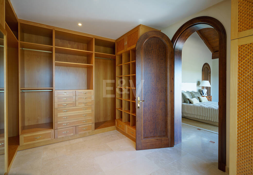 Magnificent villa with panoramic views