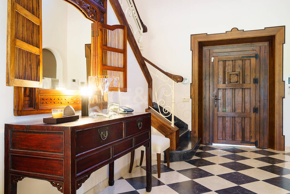 Magnificent villa with panoramic views