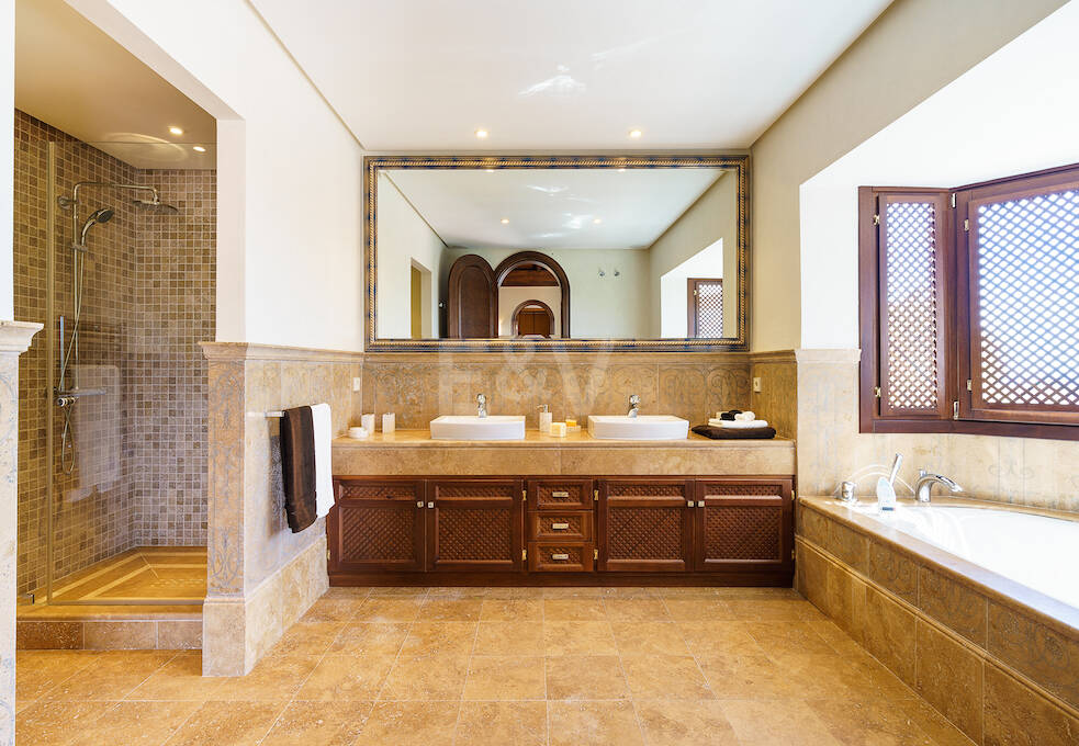 Magnificent villa with panoramic views