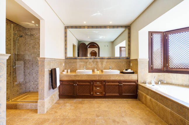 Magnificent villa with panoramic views