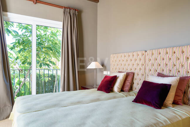 Magnificent villa with panoramic views