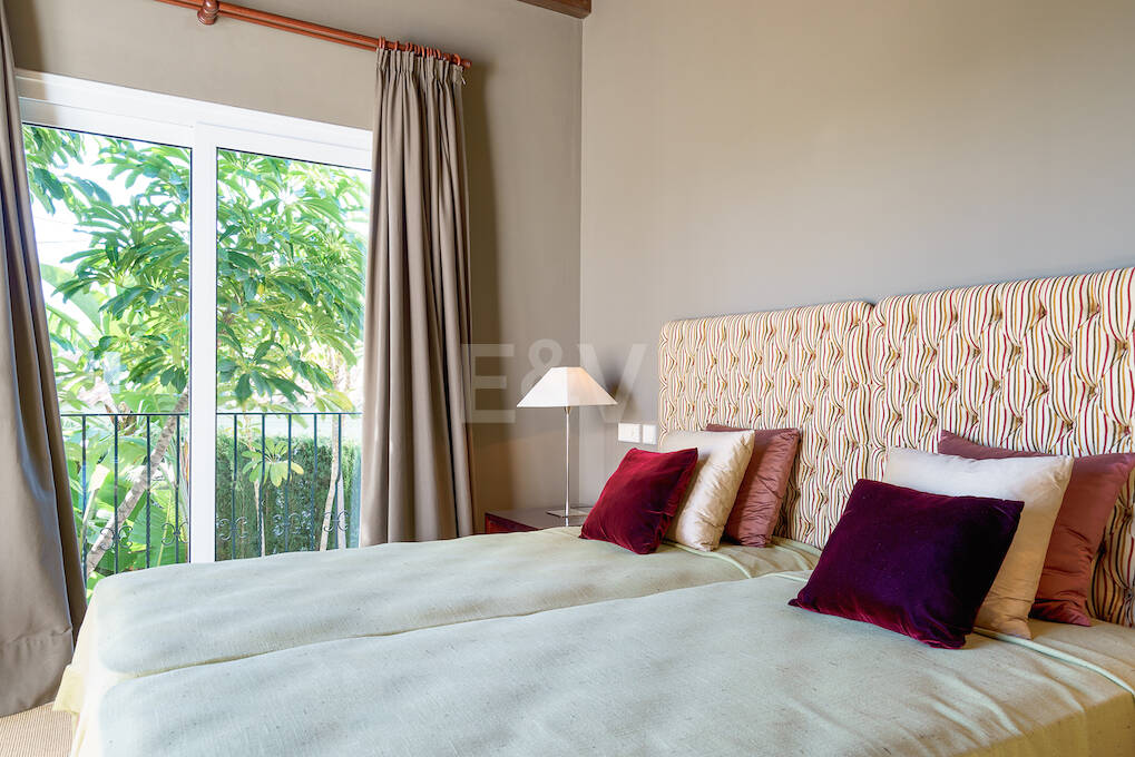 Magnificent villa with panoramic views