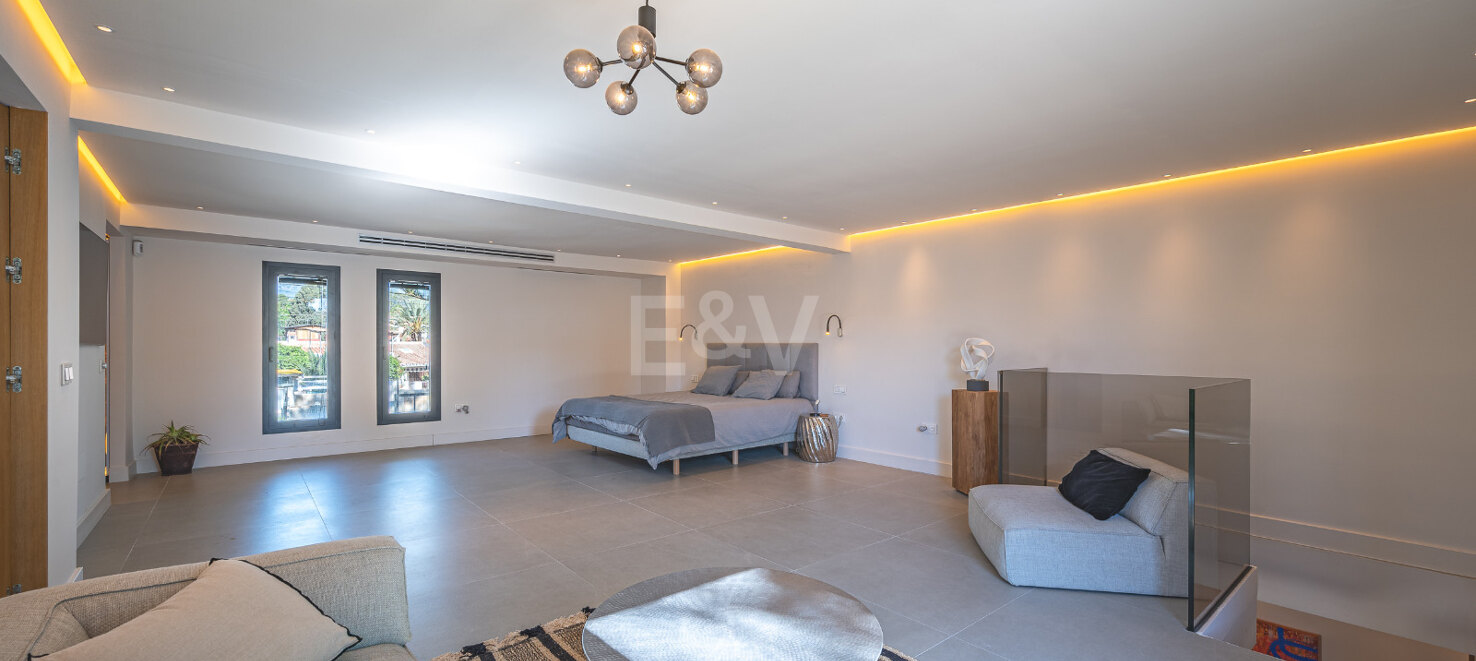 Contemporary furnished villa for long term rental only 300m from the beach