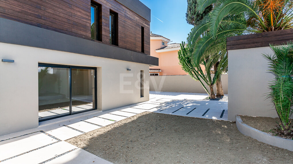 Contemporary furnished villa for long term rental only 300m from the beach