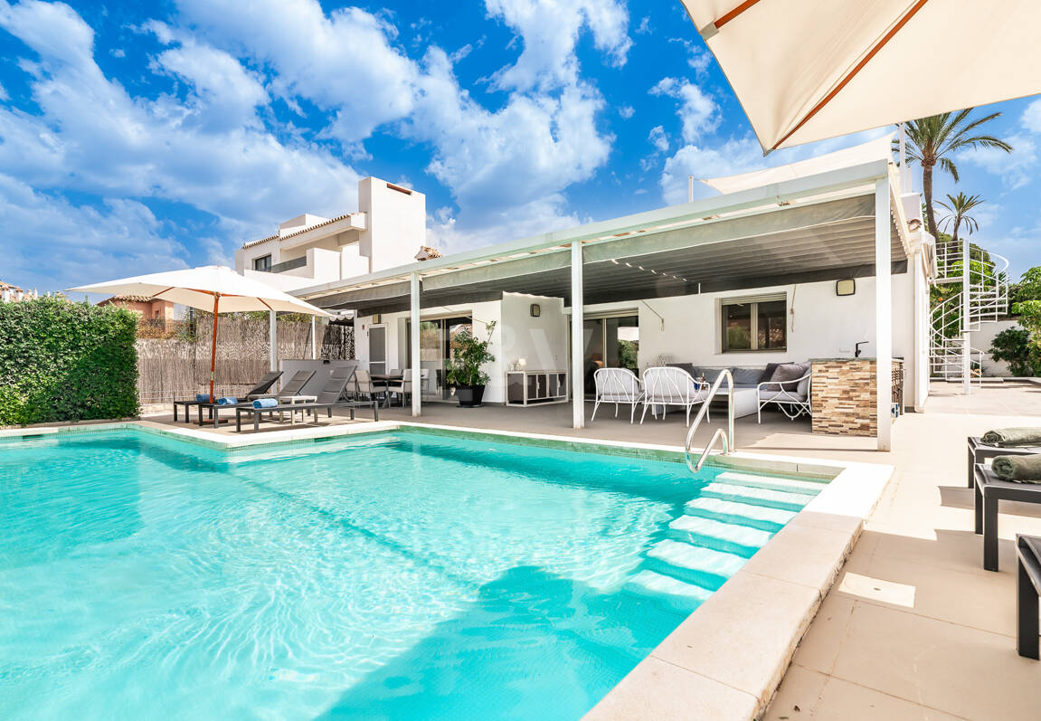 Modern Villa a Stroll from the Beach in Las Chapas Playa