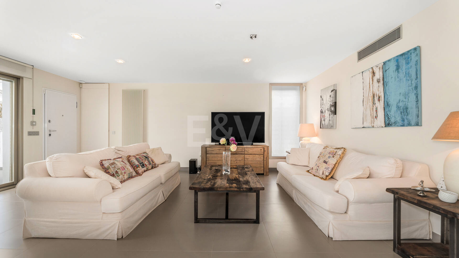 Modern Villa a Stroll from the Beach in Las Chapas Playa