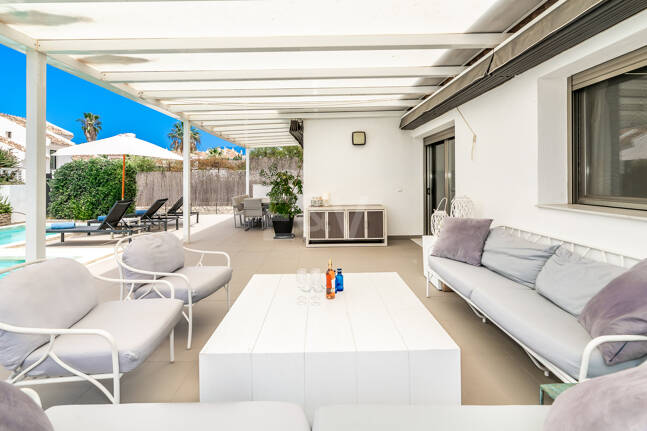 Modern Villa a Stroll from the Beach in Las Chapas Playa