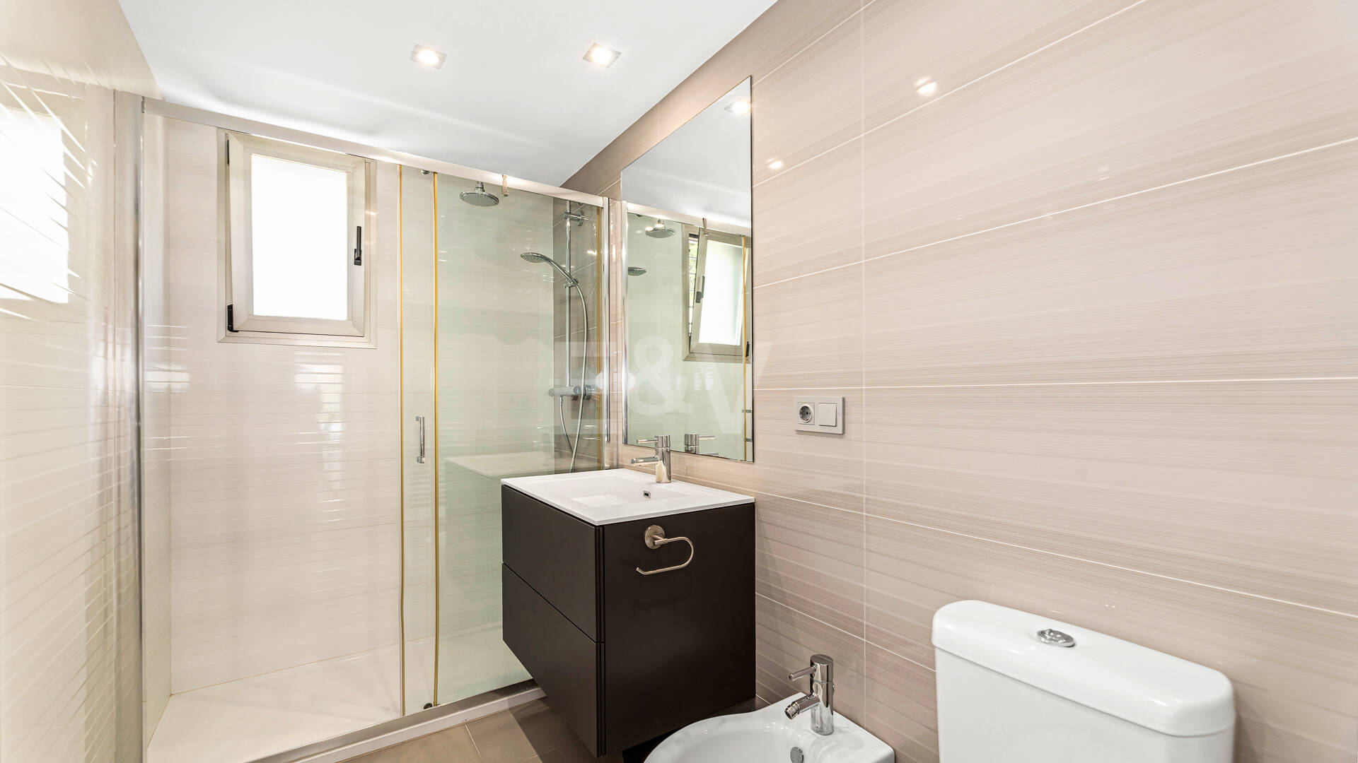 Modern Villa a Stroll from the Beach in Las Chapas Playa