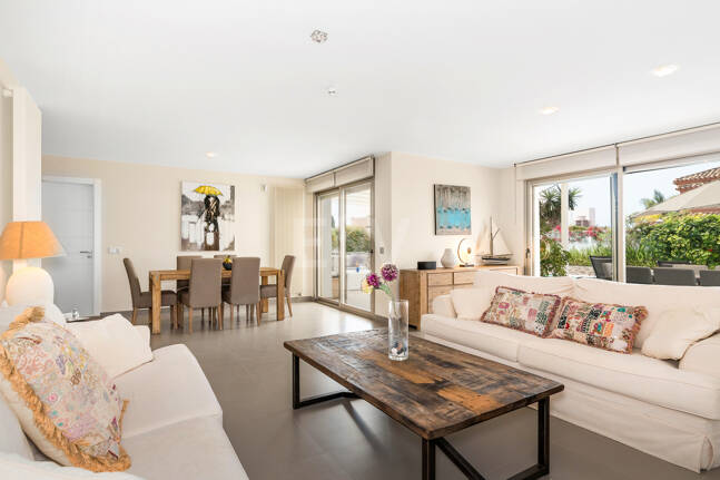 Modern Villa a Stroll from the Beach in Las Chapas Playa