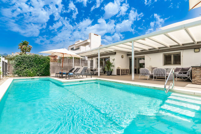 Modern Villa a Stroll from the Beach in Las Chapas Playa