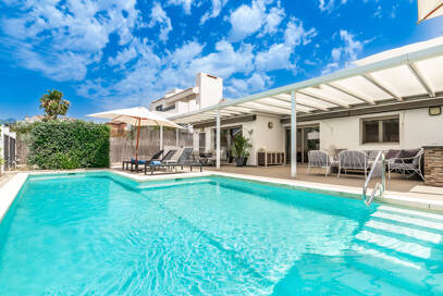 Modern Villa a Stroll from the Beach in Las Chapas Playa