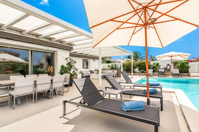 Modern Villa a Stroll from the Beach in Las Chapas Playa