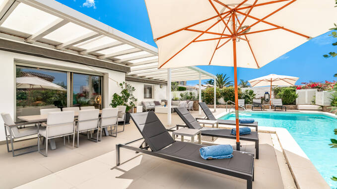 Villa moderne une promenade de la plage à Las Chapas Playa
